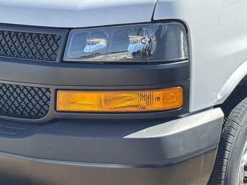 Summit White 2026 Chevrolet Express 2500 LT