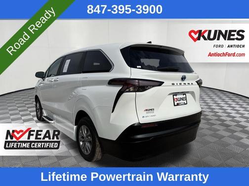 2025 Toyota Sienna LE