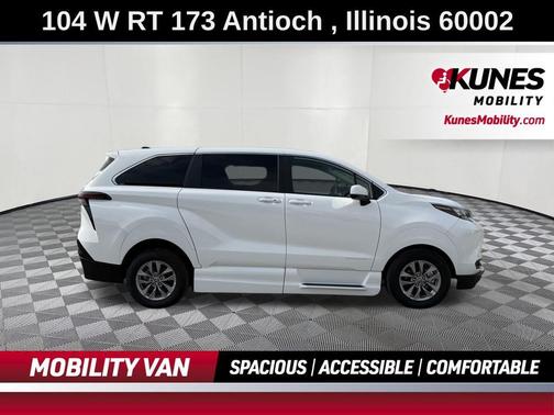 2025 Toyota Sienna LE