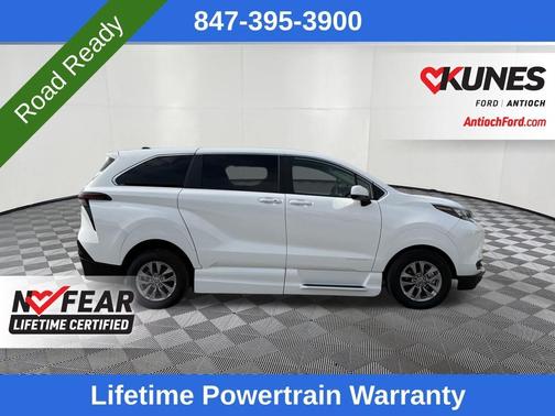 2025 Toyota Sienna LE