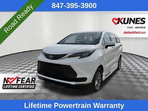 2025 Toyota Sienna LE