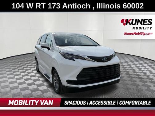 2025 Toyota Sienna LE