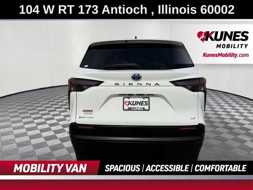 2025 Toyota Sienna LE