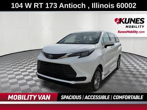 2025 Toyota Sienna LE