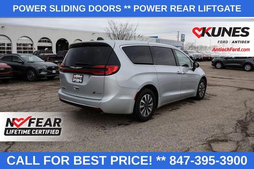 2023 Chrysler Pacifica Hybrid Touring L