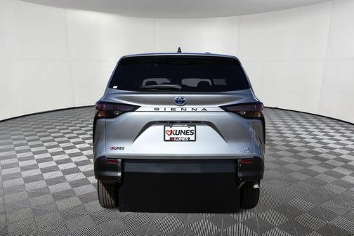 2024 Toyota Sienna LE