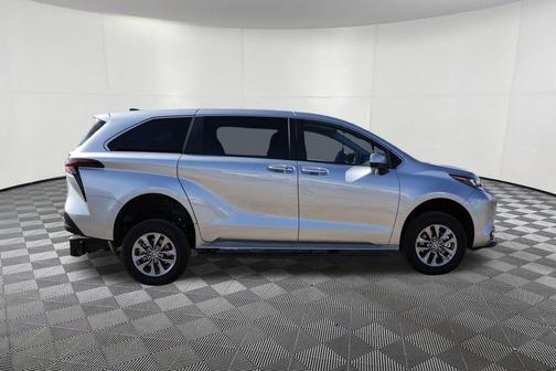 2024 Toyota Sienna LE