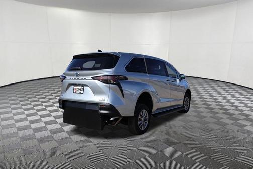 2024 Toyota Sienna LE
