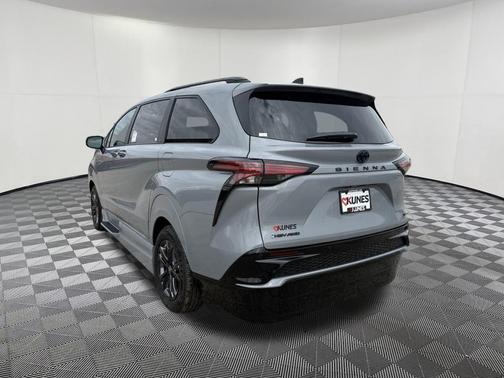 2025 Toyota Sienna XSE 7 Passenger