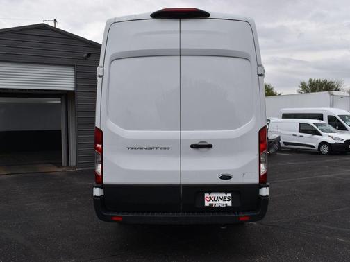 2022 Ford Transit-250 Base