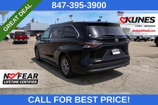 2023 Toyota Sienna LE