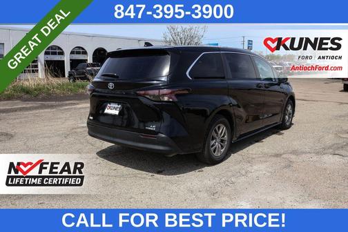 2023 Toyota Sienna LE