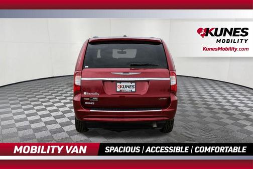 2016 Chrysler Town & Country Limited Platinum