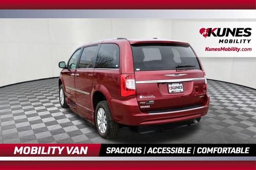2016 Chrysler Town & Country Limited Platinum