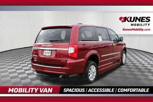 2016 Chrysler Town & Country Limited Platinum