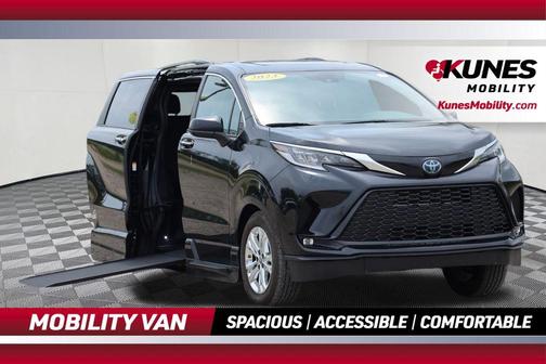 2023 Toyota Sienna XLE