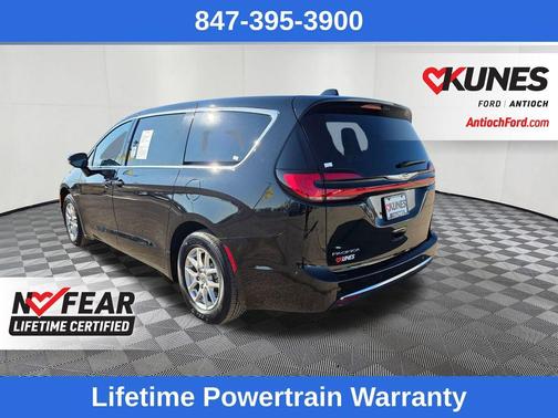 2024 Chrysler Pacifica Touring-L