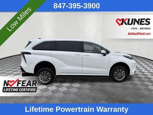 2025 Toyota Sienna LE