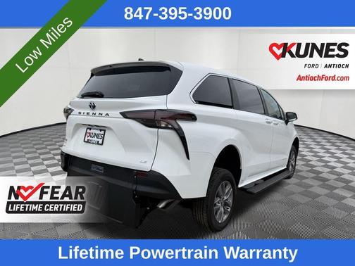 2025 Toyota Sienna LE