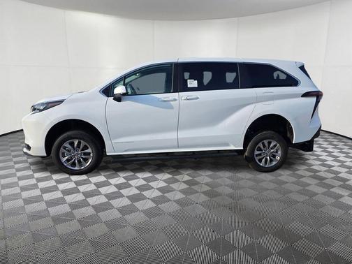 2026 Toyota Sienna LE