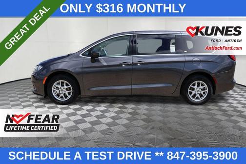 2023 Chrysler Voyager LX
