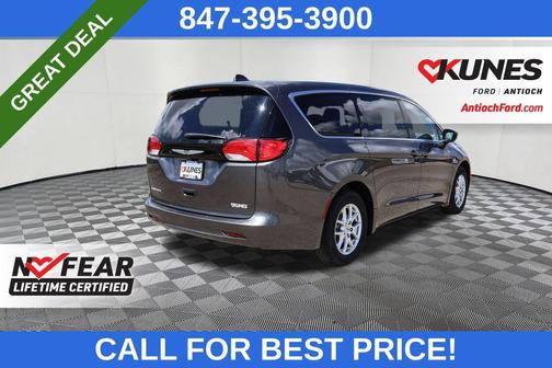 2023 Chrysler Voyager LX