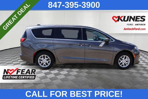 2023 Chrysler Voyager LX