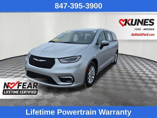 2023 Chrysler Pacifica Touring-L