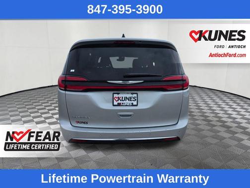 2023 Chrysler Pacifica Touring-L