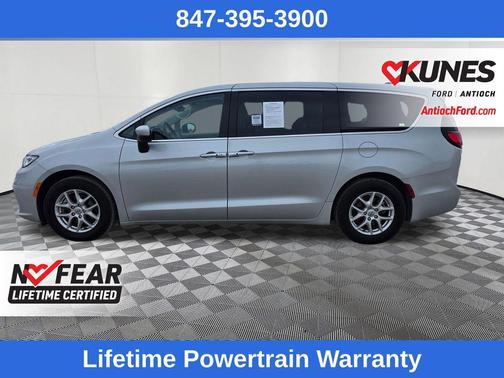 2023 Chrysler Pacifica Touring-L