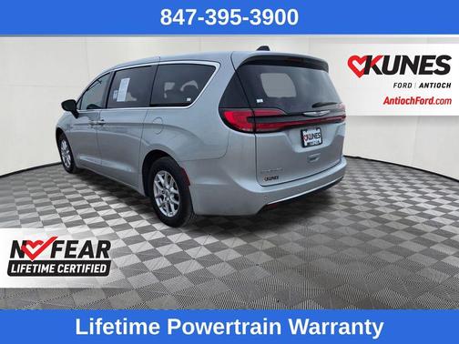 2023 Chrysler Pacifica Touring-L