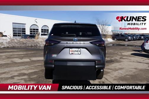 2024 Toyota Sienna LE
