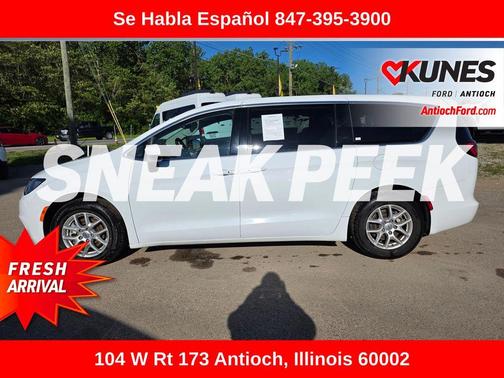 Bright White Clearcoat 2023 Chrysler Voyager LX
