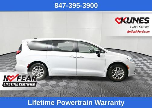 Bright White Clearcoat 2024 Chrysler Pacifica Touring-L