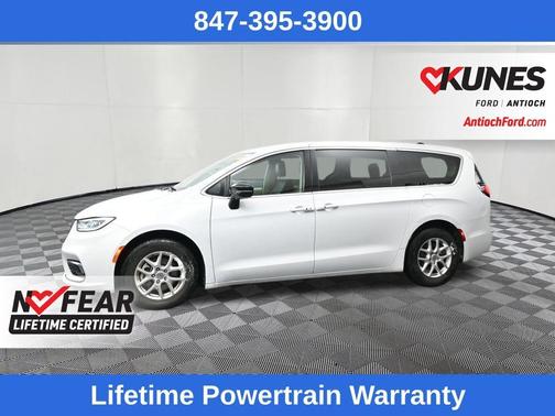Bright White Clearcoat 2024 Chrysler Pacifica Touring-L