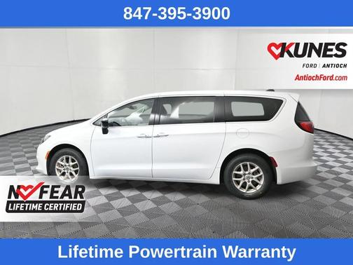 Bright White Clearcoat 2024 Chrysler Voyager LX