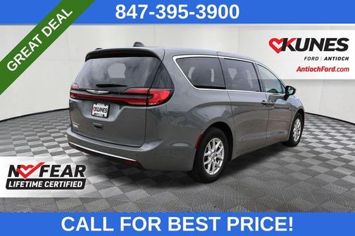 2023 Chrysler Pacifica Touring-L