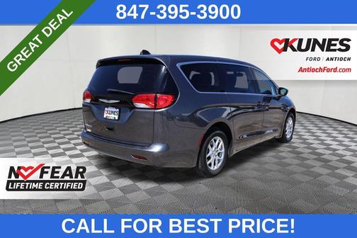 2023 Chrysler Voyager LX