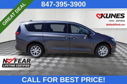2023 Chrysler Voyager LX