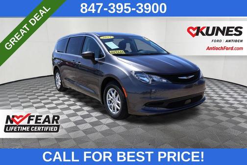 2023 Chrysler Voyager LX