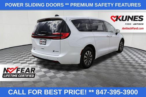 2023 Chrysler Pacifica Hybrid Touring L