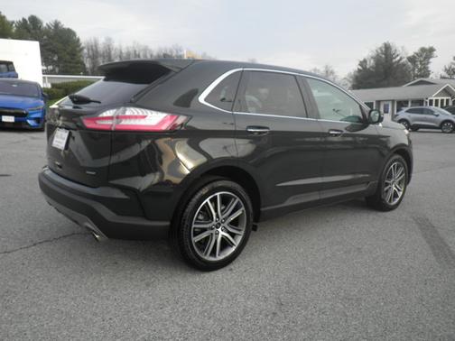FORGED GREEN 2024 Ford Edge TITANIUM
