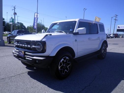 OXFORD WHITE 2025 Ford Bronco OUTER BANKS