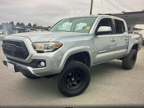 Silver Sky Metallic 2018 Toyota Tacoma SR5