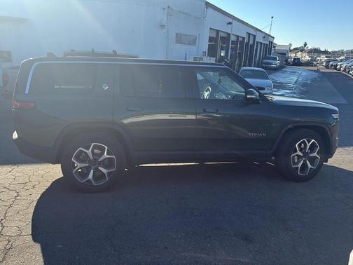 2024 Rivian R1S Adventure