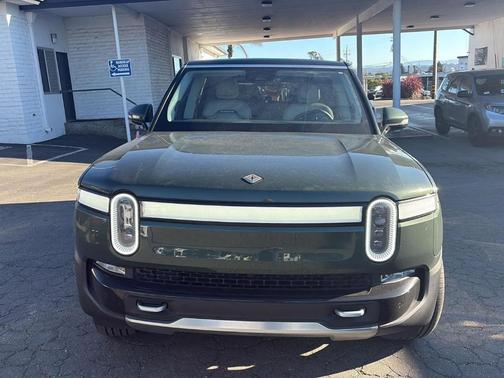 2024 Rivian R1S Adventure