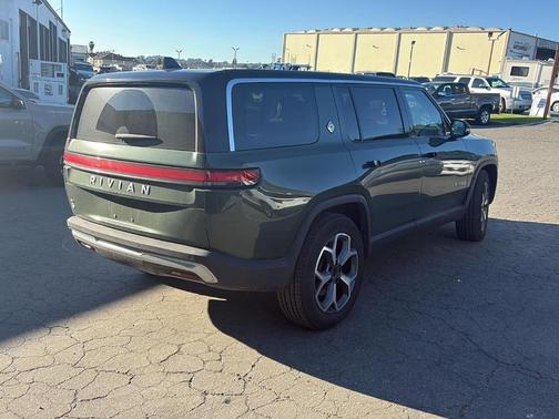 2024 Rivian R1S Adventure