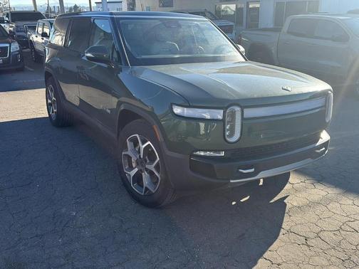 2024 Rivian R1S Adventure