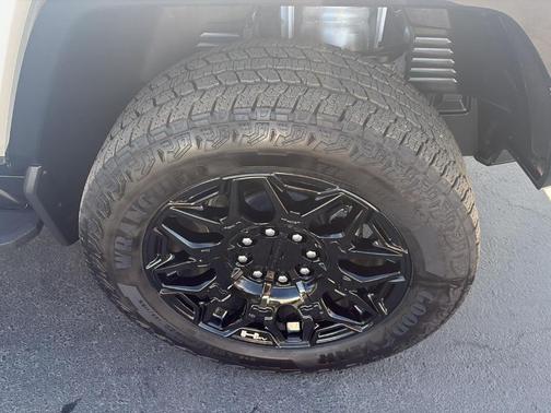 White 2025 GMC HUMMER EV SUV 3X