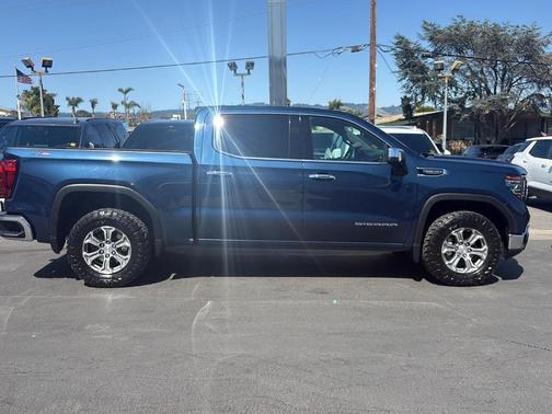 Pacific Blue Metallic 2023 GMC Sierra 1500 SLT